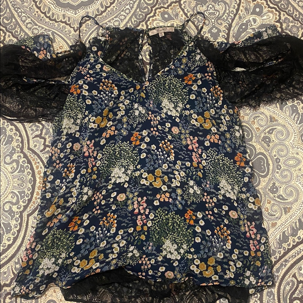 Miss Me Floral Black cold shoulder Top - Picture 10 of 10